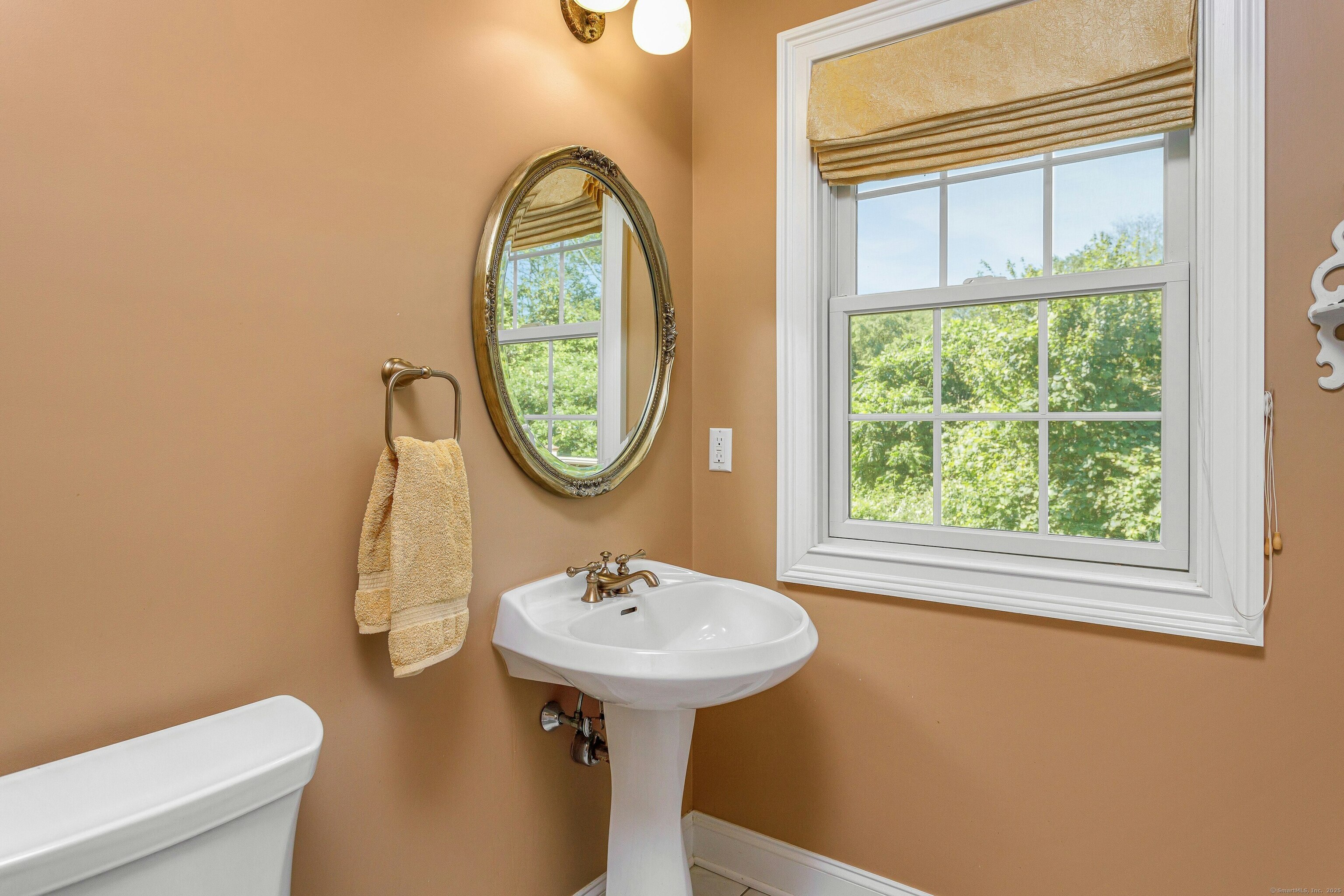 Shelton, Connecticut, 06484, United States, 3 Bedrooms Bedrooms, ,3 BathroomsBathrooms,Residential,For Sale,1875450