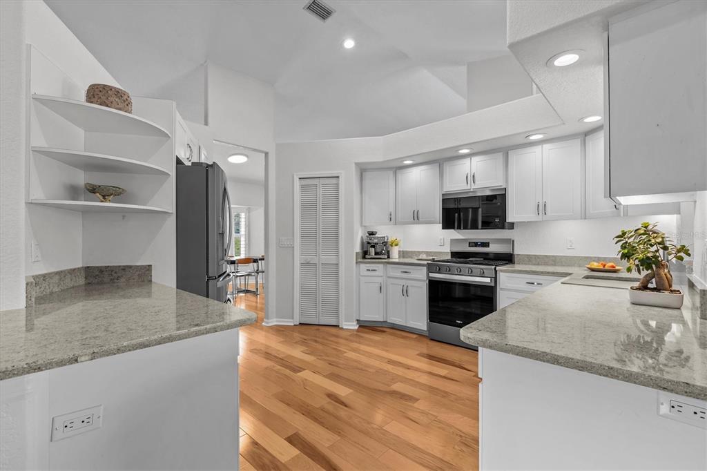 Tarpon Springs, Florida, 34689, United States, 3 Bedrooms Bedrooms, ,2 BathroomsBathrooms,Residential,For Sale,1941814