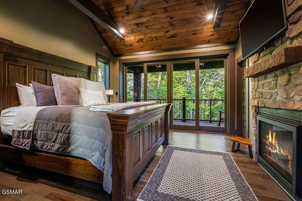 Gatlinburg, Tennessee, 37738, United States, 3 Bedrooms Bedrooms, ,5 BathroomsBathrooms,Residential,For Sale,2034960