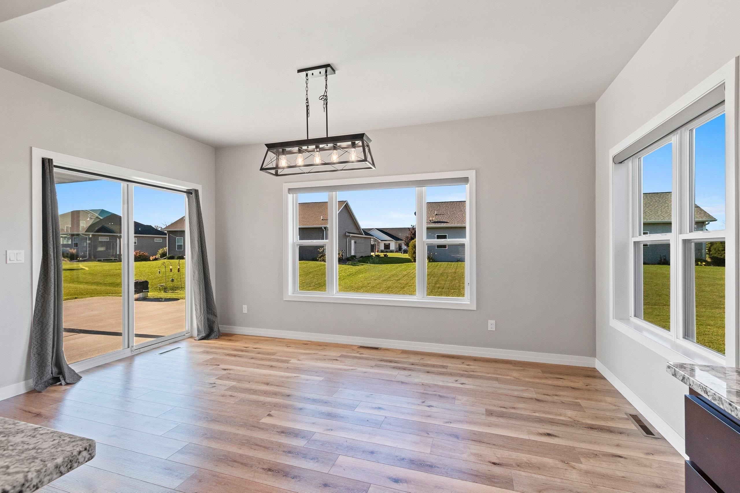 DE PERE, Wisconsin, 54115, United States, 4 Bedrooms Bedrooms, ,4 BathroomsBathrooms,Residential,For Sale,1982498