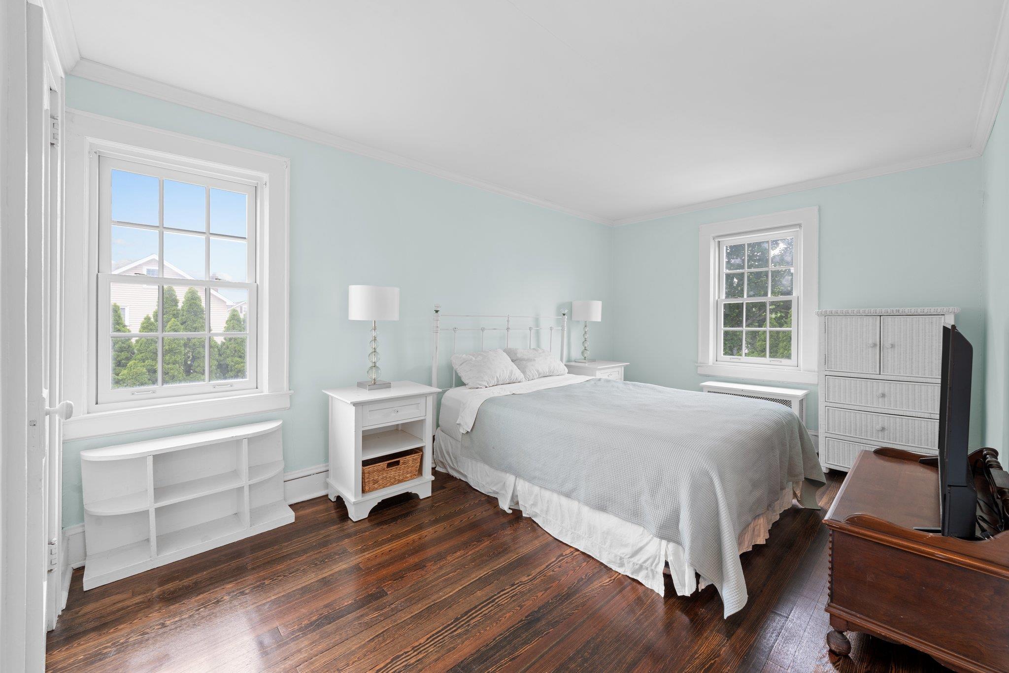 Rockville Centre, New York, 11570, United States, 4 Bedrooms Bedrooms, ,2 BathroomsBathrooms,Residential,For Sale,1928749