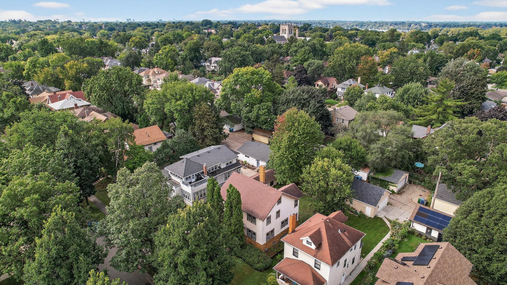 Minneapolis, Minnesota, 55409, United States, 4 Bedrooms Bedrooms, ,2 BathroomsBathrooms,Residential,For Sale,1959078