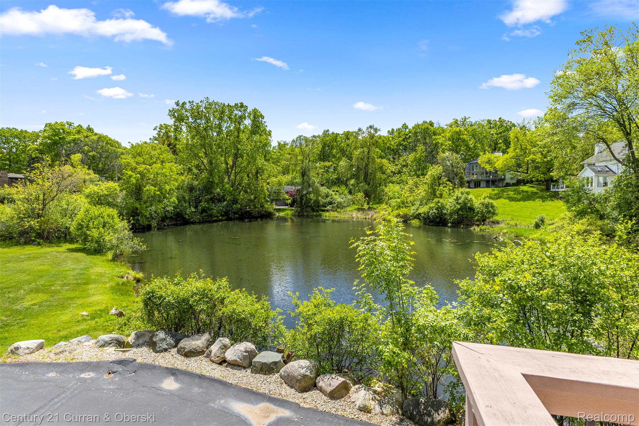 West Bloomfield Charter Township, Michigan, 48323, United States, 4 Bedrooms Bedrooms, ,4 BathroomsBathrooms,Residential,For Sale,1942642