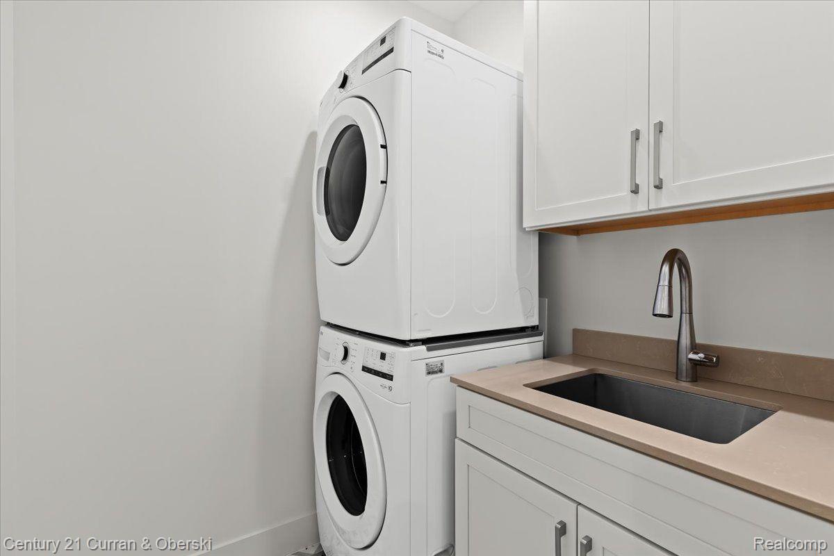 Northville, Michigan, 48167, United States, 1 Bedroom Bedrooms, ,2 BathroomsBathrooms,Residential,For Sale,1841558