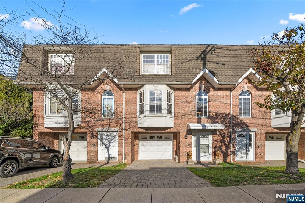 Palisades Park, New Jersey, 07650, United States, 3 Bedrooms Bedrooms, ,4 BathroomsBathrooms,Residential,For Sale,1995559