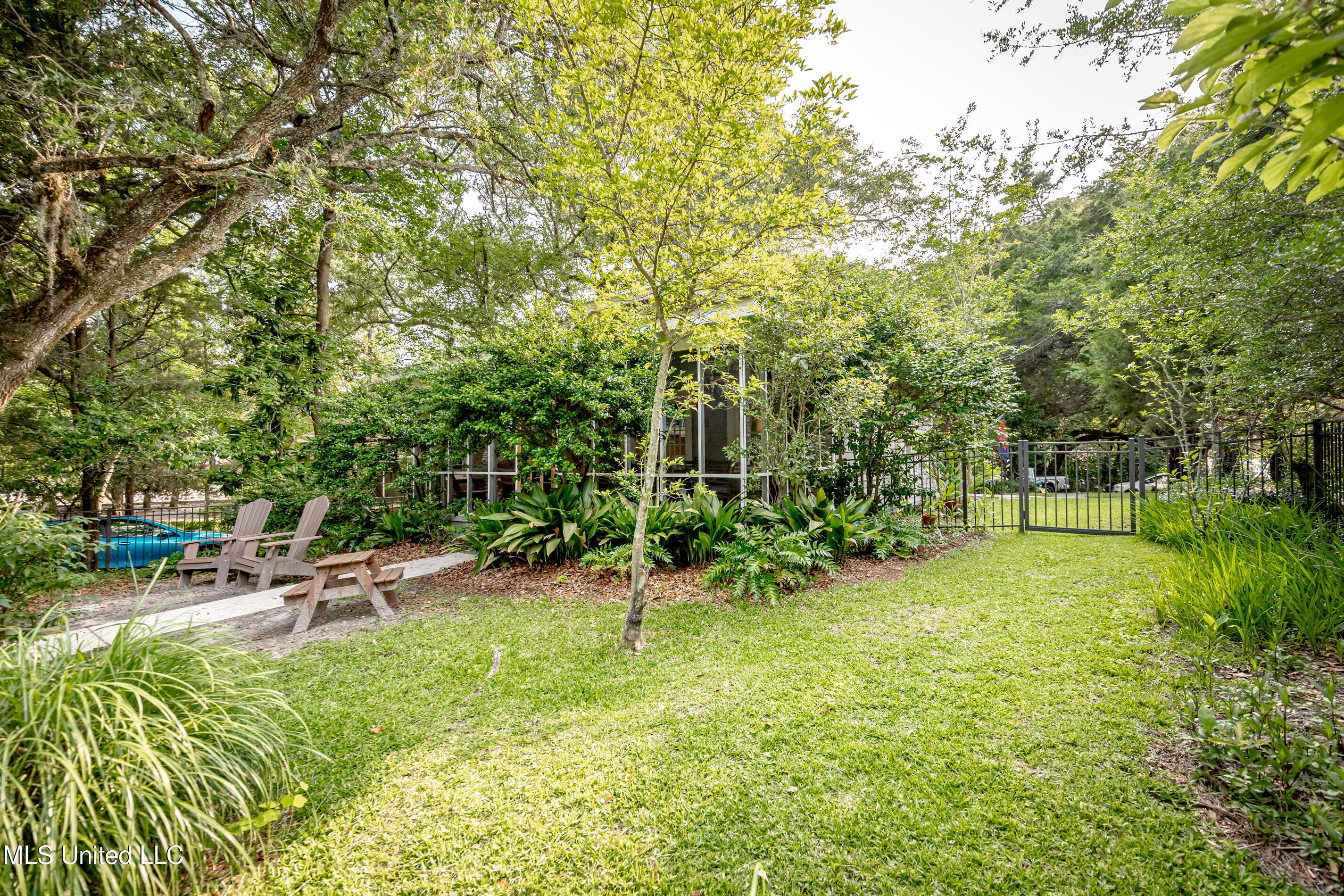 Ocean Springs, Mississippi, 39564, United States, 3 Bedrooms Bedrooms, ,2 BathroomsBathrooms,Residential,For Sale,1847227