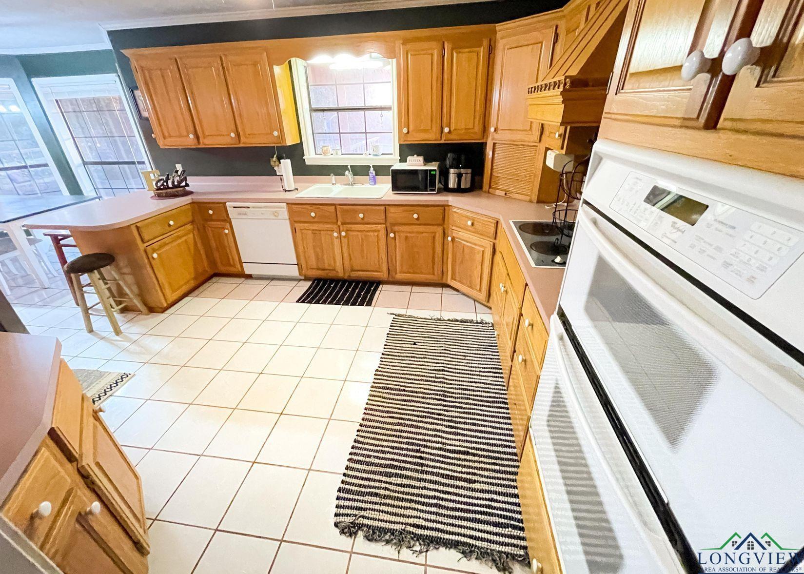 Linden, Texas, 75563, United States, 4 Bedrooms Bedrooms, ,3 BathroomsBathrooms,Residential,For Sale,1984519