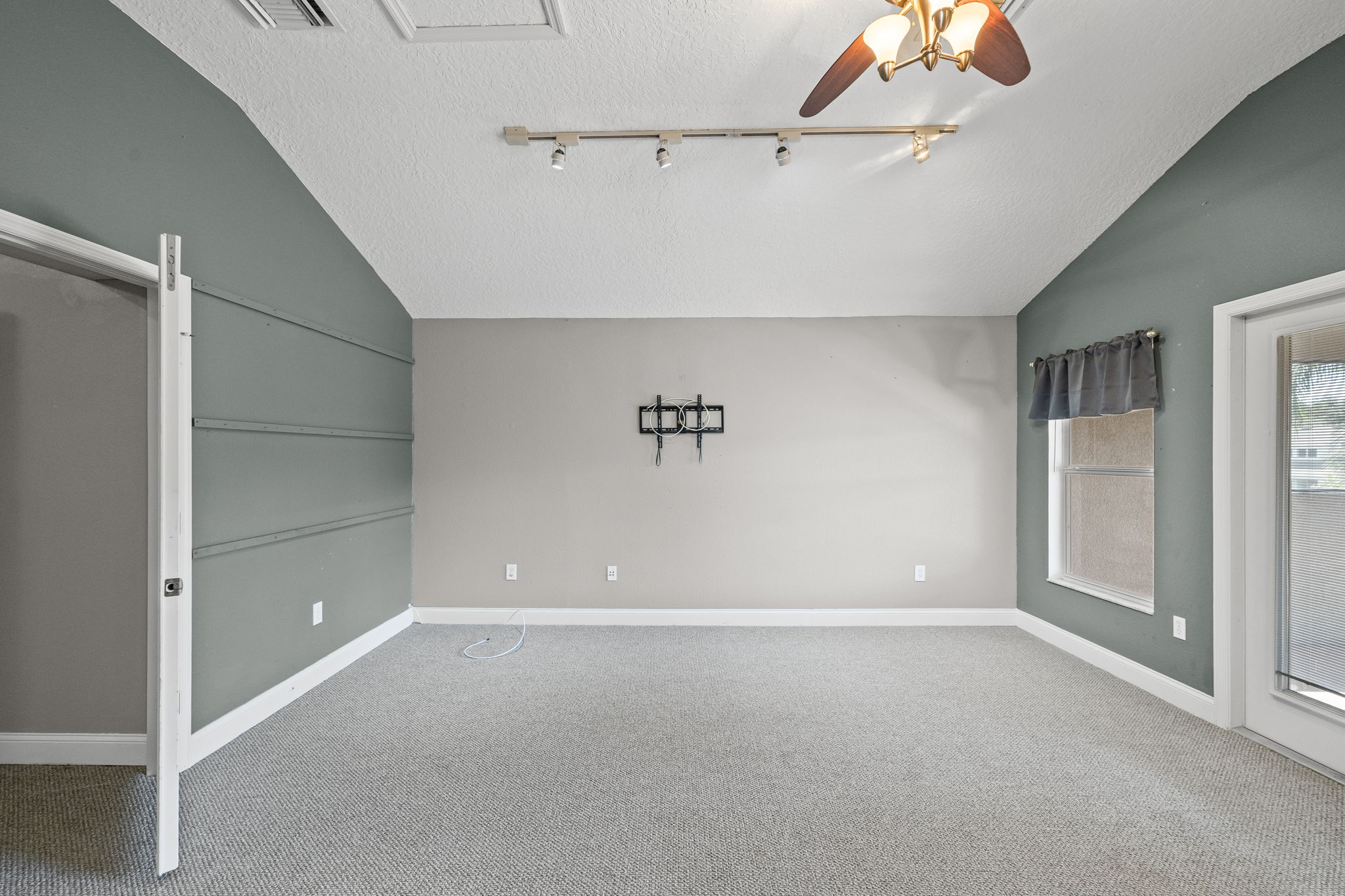 Land O Lakes, Florida, 34638, United States, 4 Bedrooms Bedrooms, ,4 BathroomsBathrooms,Residential,For Sale,1973686