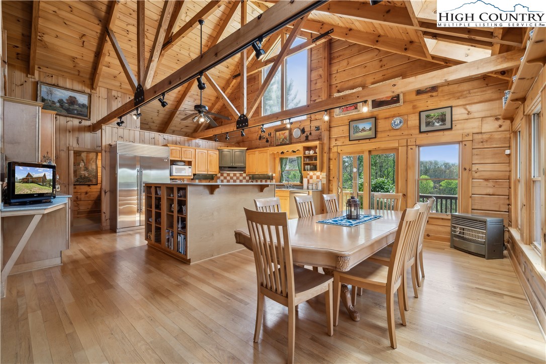 Grassy Creek, North Carolina, 28631, United States, 3 Bedrooms Bedrooms, ,4 BathroomsBathrooms,Residential,For Sale,1991857