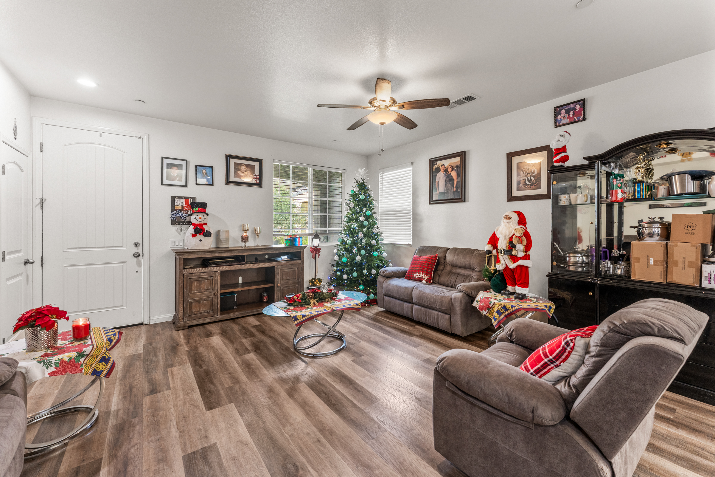 Colton, California, 92324, United States, 4 Bedrooms Bedrooms, ,2 BathroomsBathrooms,Residential,For Sale,2009310