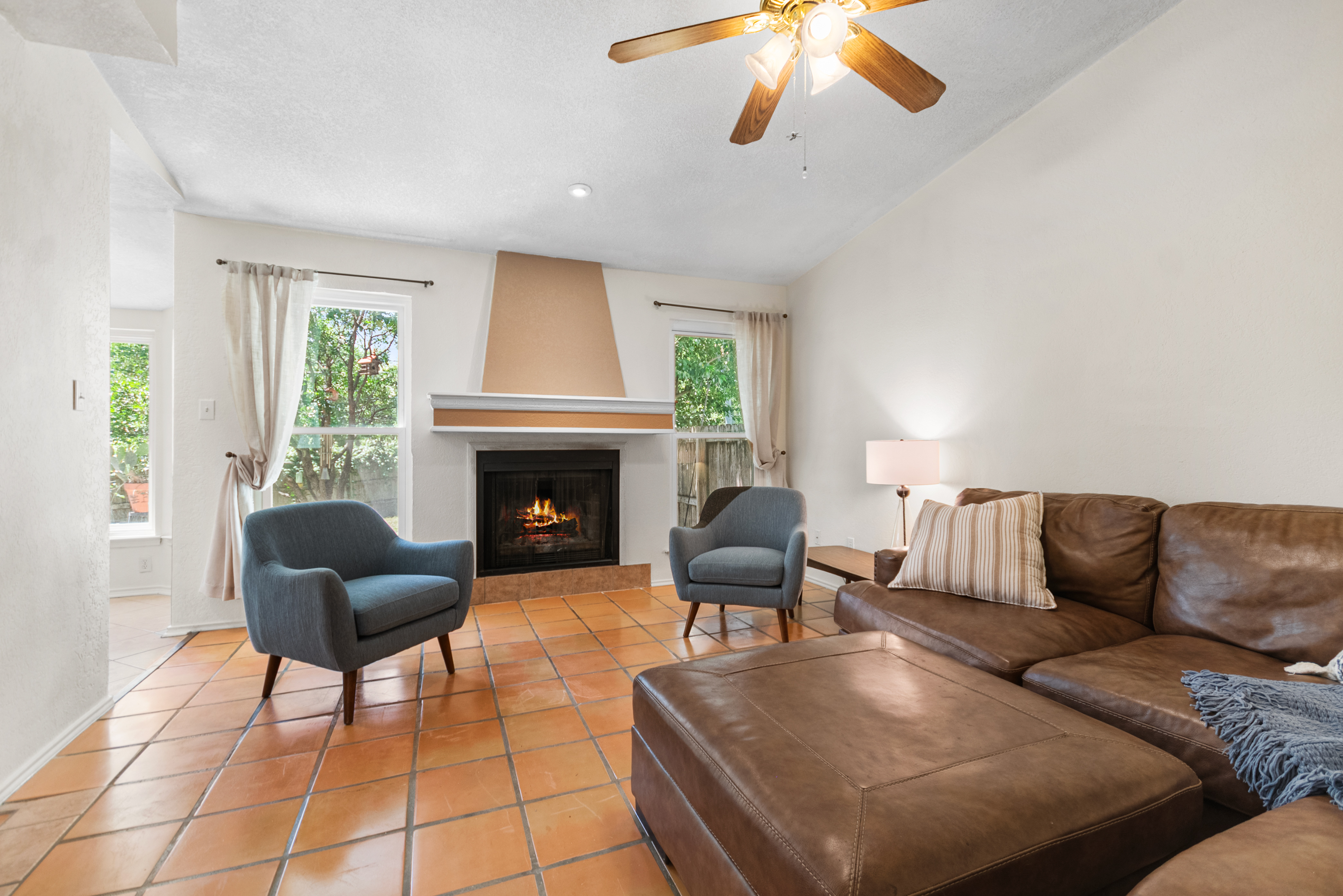  Charming Hill Country Home - 物件實景