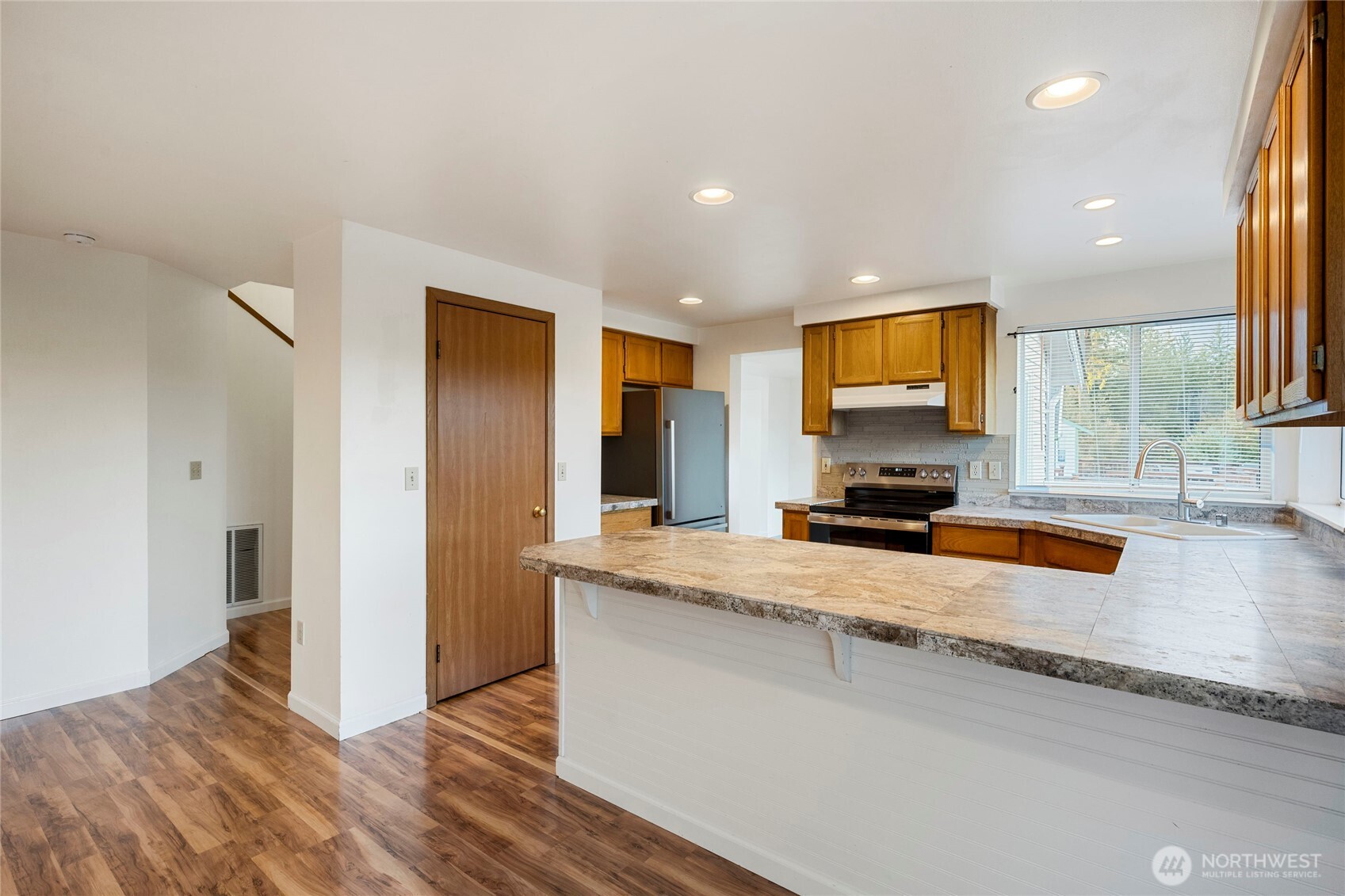 Maple Valley, Washington, 98038, United States, 3 Bedrooms Bedrooms, ,3 BathroomsBathrooms,Residential,For Sale,1891445