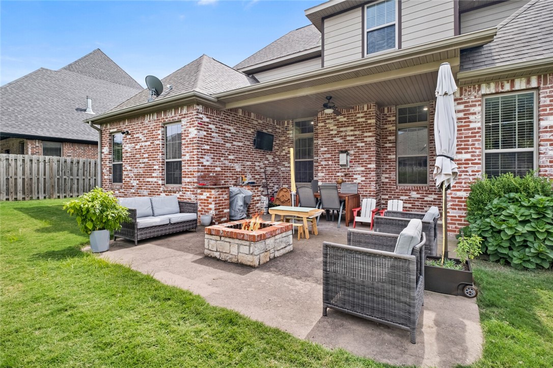 Rogers, Arkansas, 72758, United States, 5 Bedrooms Bedrooms, ,4 BathroomsBathrooms,Residential,For Sale,1882904