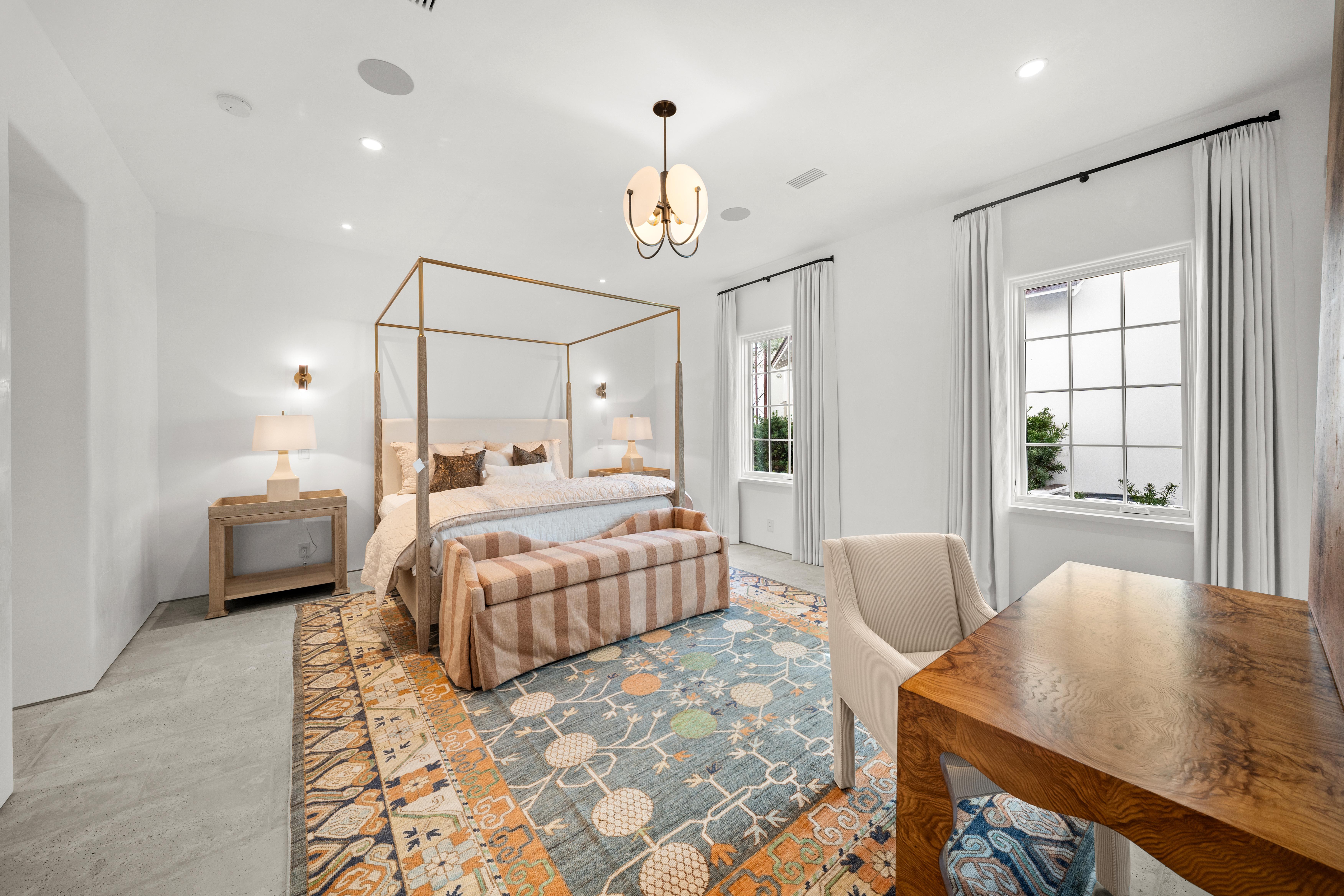  Architectural Gem With Pool And Carriage House - 物件實景