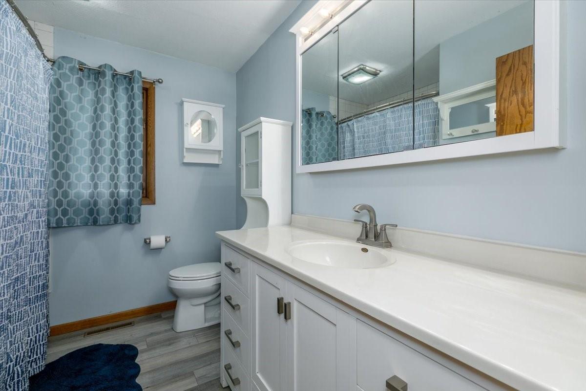 Pella, Iowa, 50219, United States, 3 Bedrooms Bedrooms, ,2 BathroomsBathrooms,Residential,For Sale,2002489