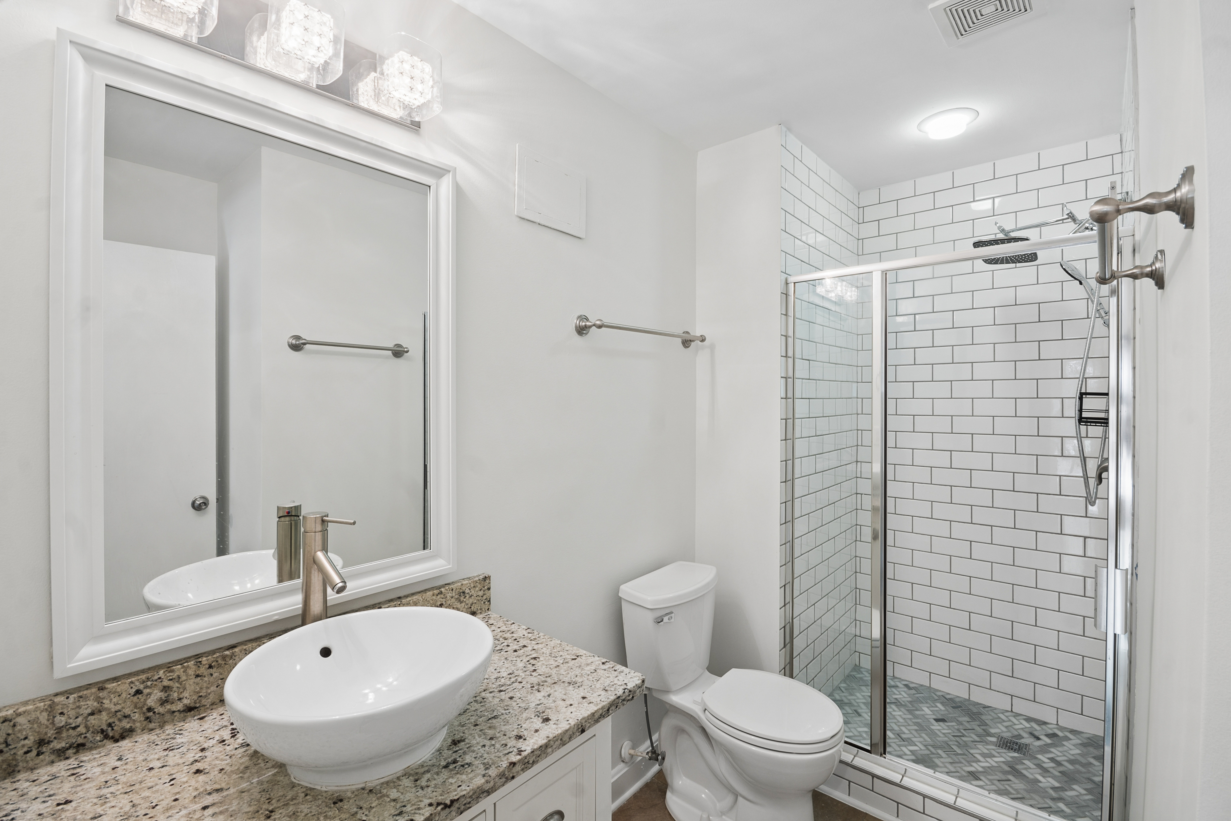  Updated, End-Unit Townhome in the Heart of Edgewood - 物件實景