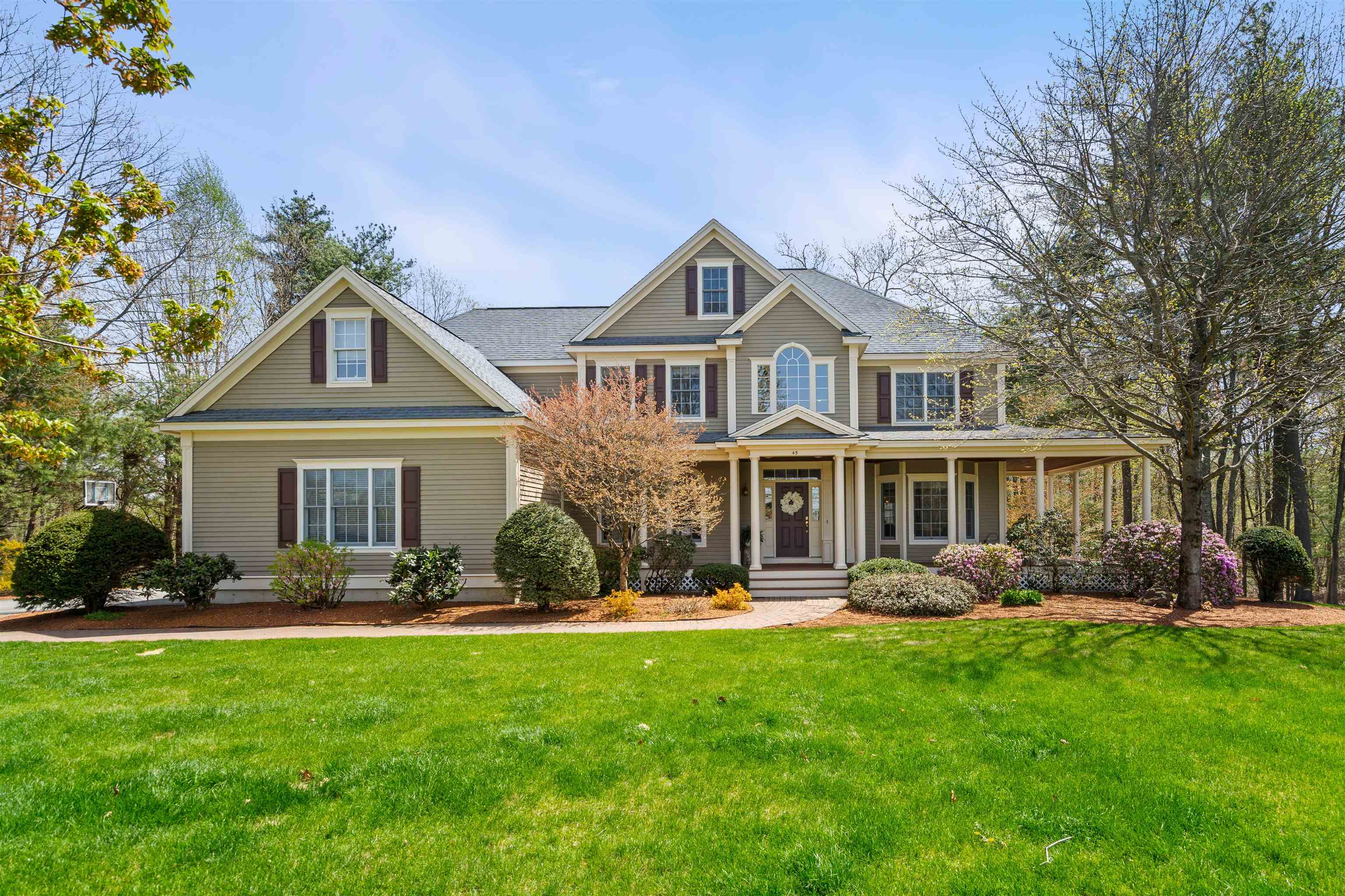 Hollis, New Hampshire, 03049, United States, 4 Bedrooms Bedrooms, ,3 BathroomsBathrooms,Residential,For Sale,1883296