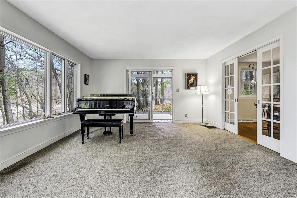 Wayland, Massachusetts, 01778, United States, 3 Bedrooms Bedrooms, ,2 BathroomsBathrooms,Residential,For Sale,1847393