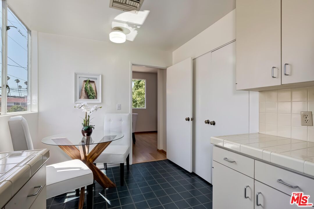 Santa Monica, California, 90403, United States, 2 Bedrooms Bedrooms, ,2 BathroomsBathrooms,Residential,For Sale,2003449