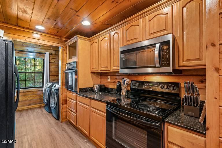 Sevierville, Tennessee, 37876, United States, 2 Bedrooms Bedrooms, ,4 BathroomsBathrooms,Residential,For Sale,2019046