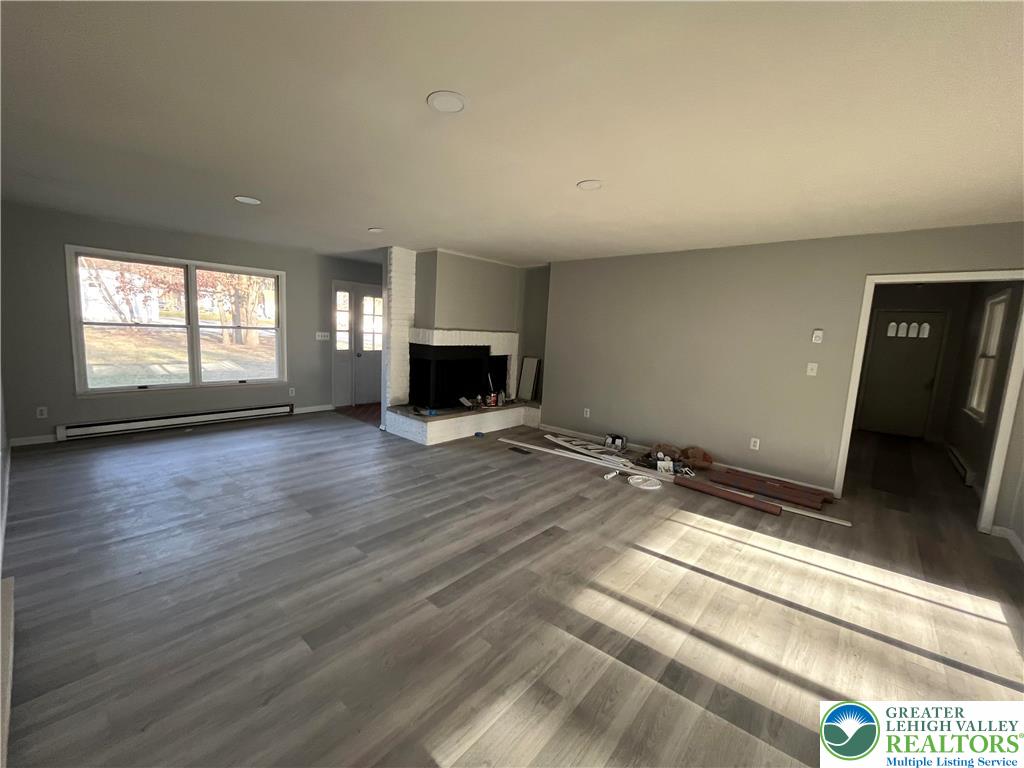 Plainfield Twp, Pennsylvania, 18072, United States, 4 Bedrooms Bedrooms, ,5 BathroomsBathrooms,Residential,For Sale,1960532