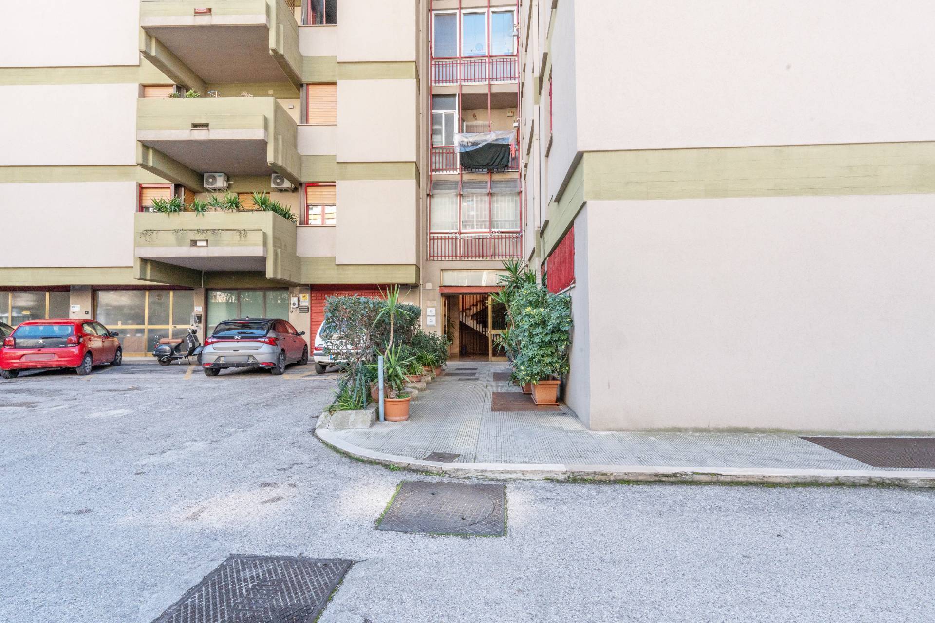 Via Tenente Gaetano Devitofrancesco, Bari, Bari, 70100, IT, 3 Bedrooms Bedrooms, ,2 BathroomsBathrooms,Residential,For Sale,Via Tenente Gaetano Devitofrancesco,1486305