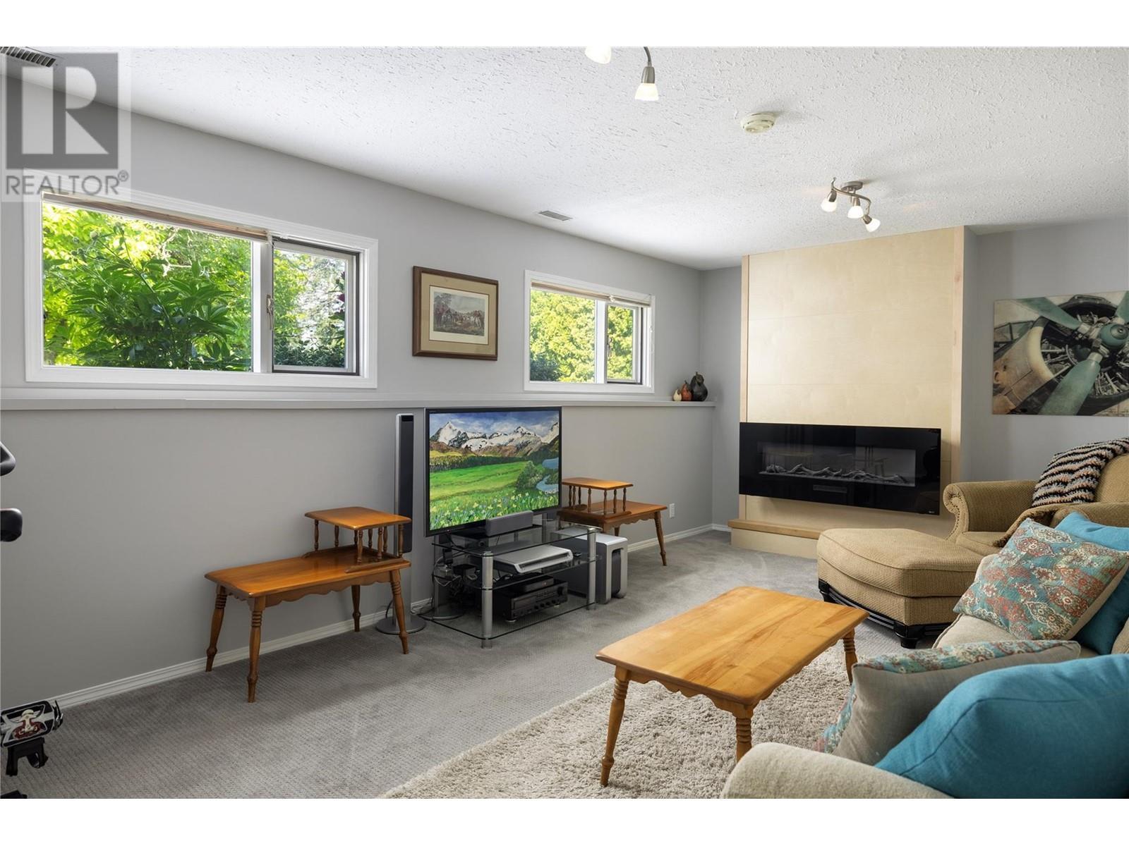 SPALLUMCHEEN, British Columbia, V4Y 0S8, CA, 5 Bedrooms Bedrooms, ,2 BathroomsBathrooms,Residential,For Sale,1950720