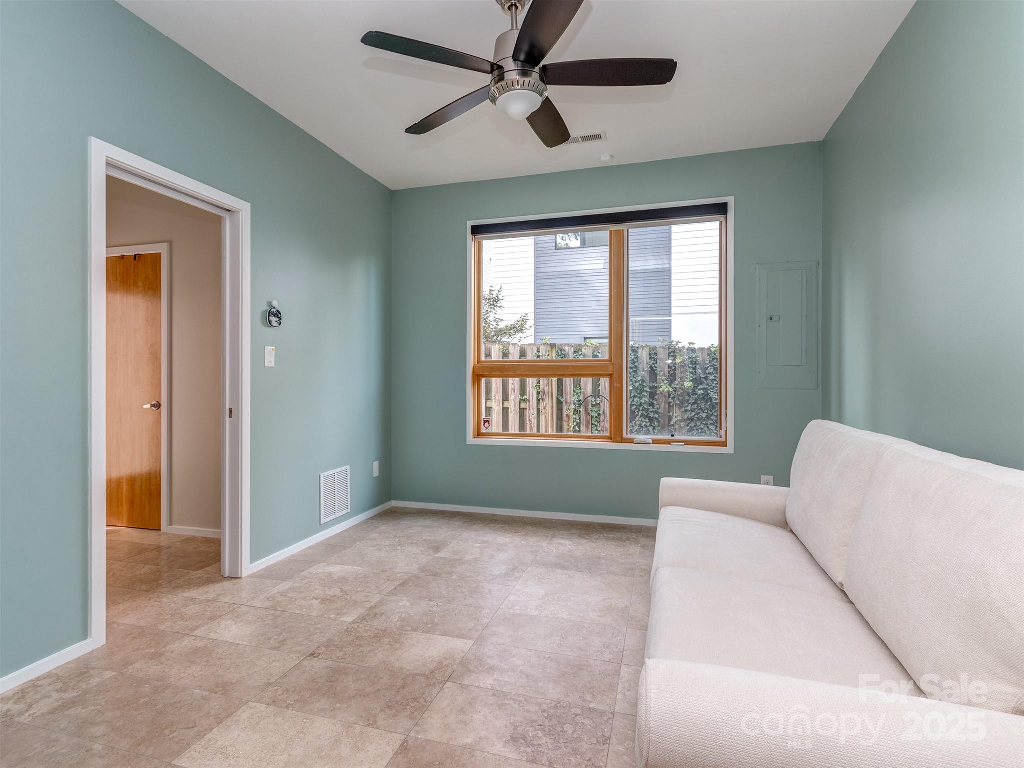 Charlotte, North Carolina, 28202, United States, 2 Bedrooms Bedrooms, ,3 BathroomsBathrooms,Residential,For Sale,1913146