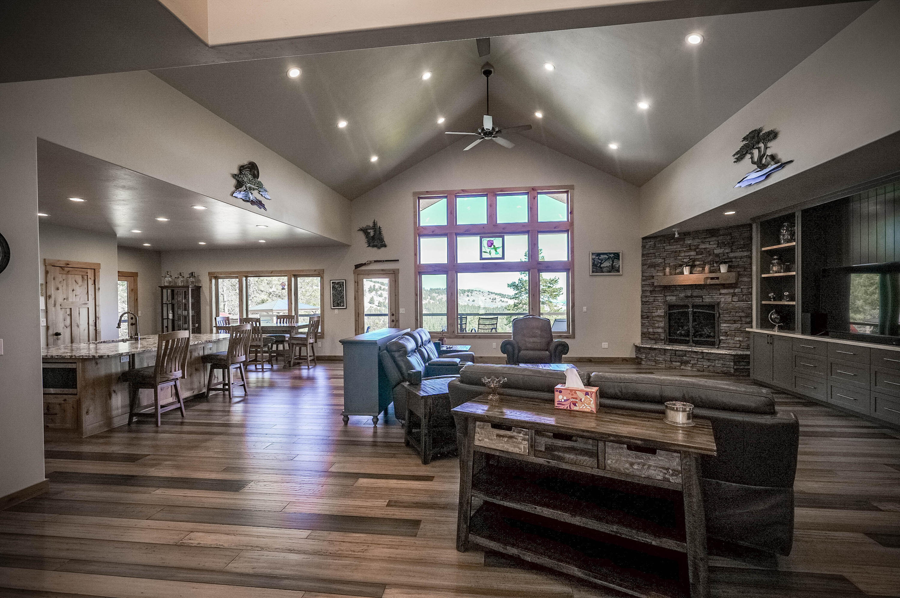 Klamath Falls, Oregon, 97601, United States, 3 Bedrooms Bedrooms, ,4 BathroomsBathrooms,Residential,For Sale,1940970