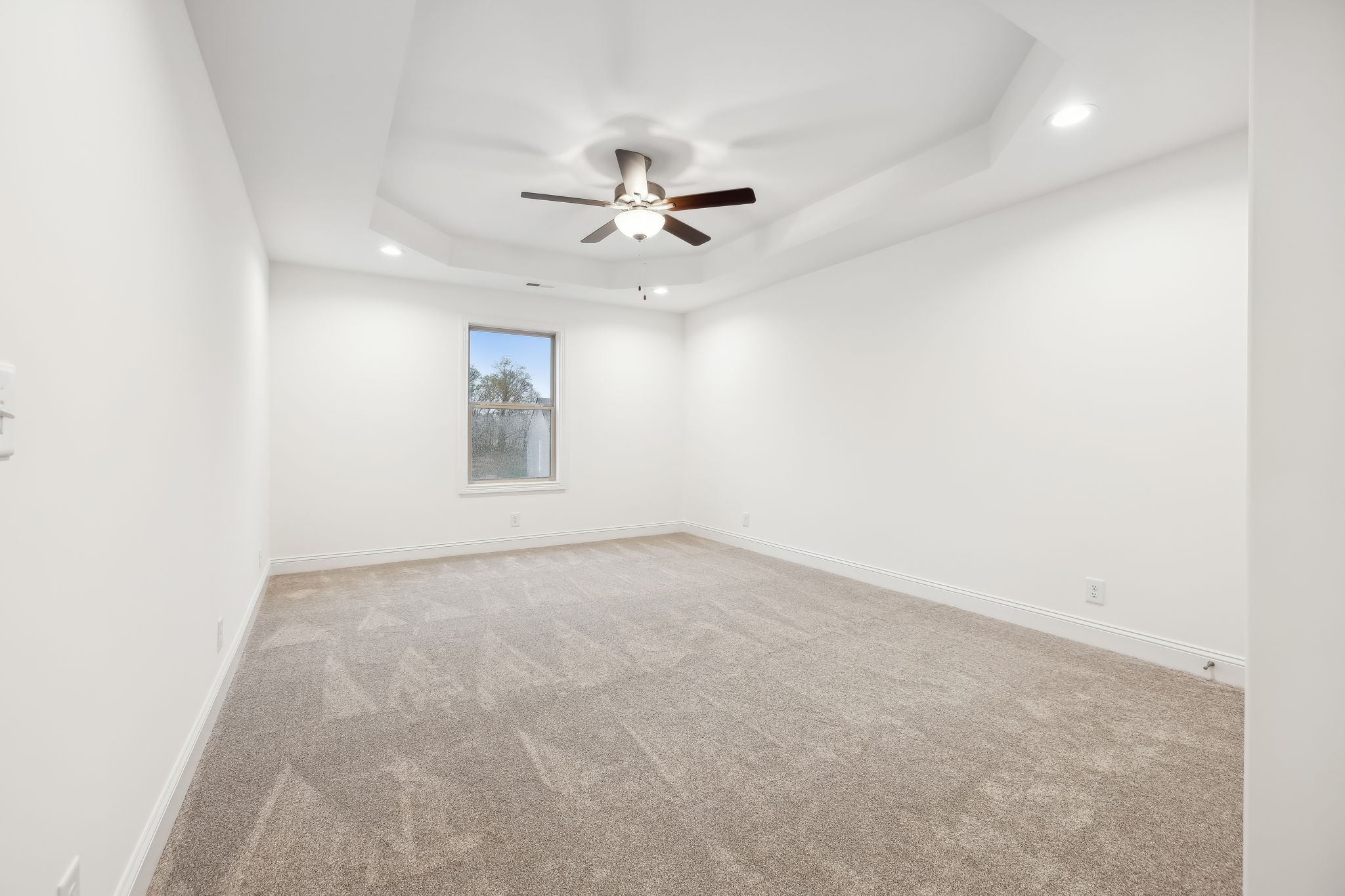 Clarksville, Tennessee, 37043, United States, 4 Bedrooms Bedrooms, ,4 BathroomsBathrooms,Residential,For Sale,2005810