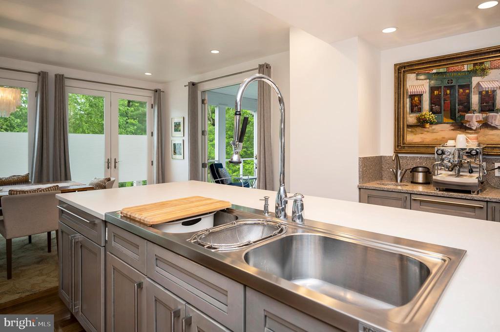 Fredericksburg, Virginia, 22405, United States, 5 Bedrooms Bedrooms, ,5 BathroomsBathrooms,Residential,For Sale,1825163