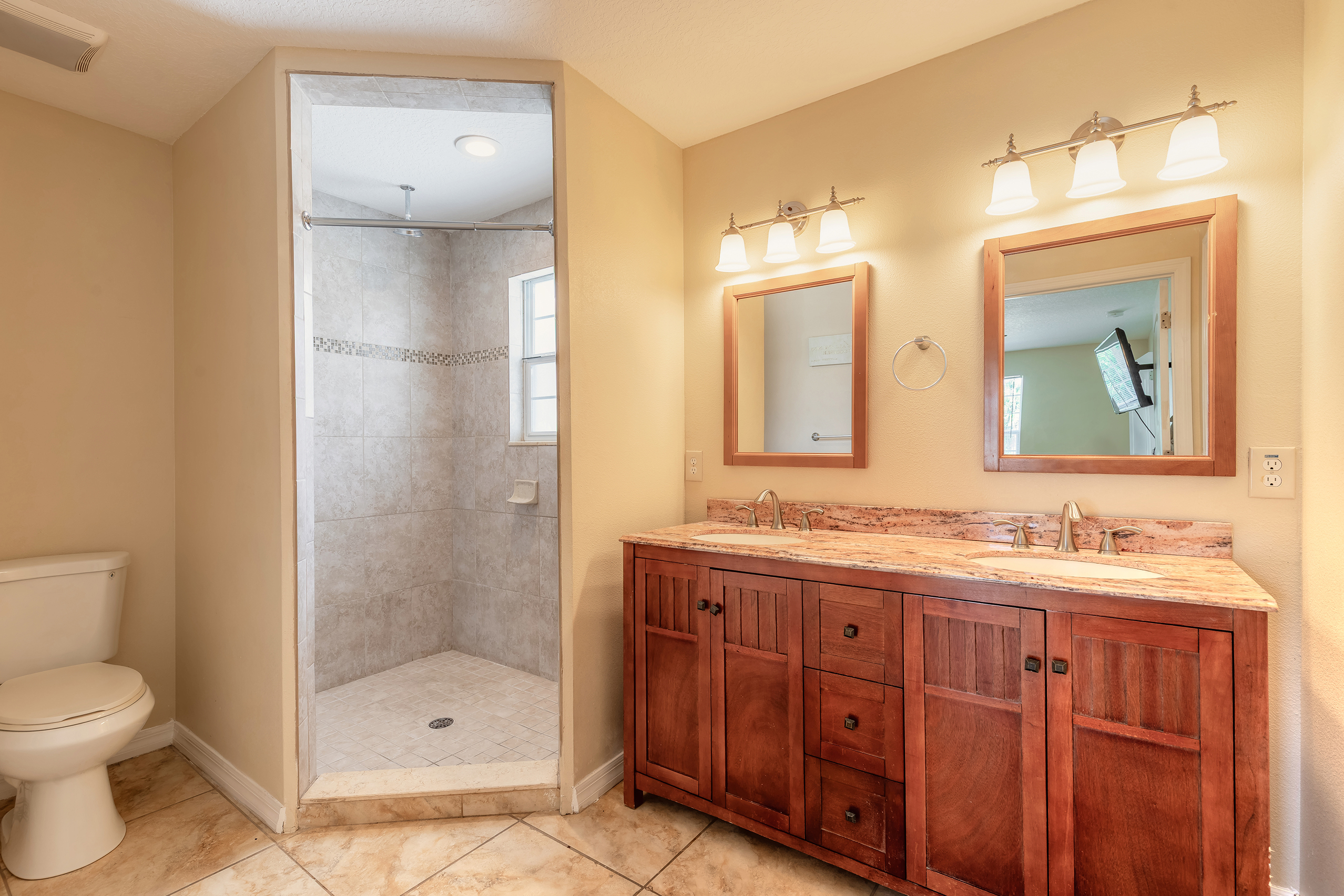 Daytona Beach, Florida, 32118, United States, 5 Bedrooms Bedrooms, ,3 BathroomsBathrooms,Residential,For Sale,1982545