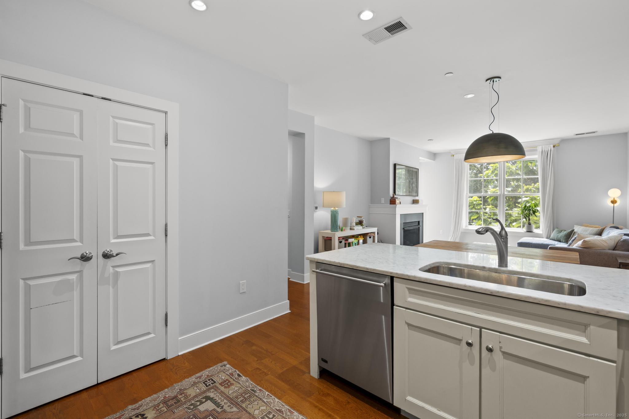 Stamford, Connecticut, 06902, United States, 2 Bedrooms Bedrooms, ,2 BathroomsBathrooms,Residential,For Sale,1917913