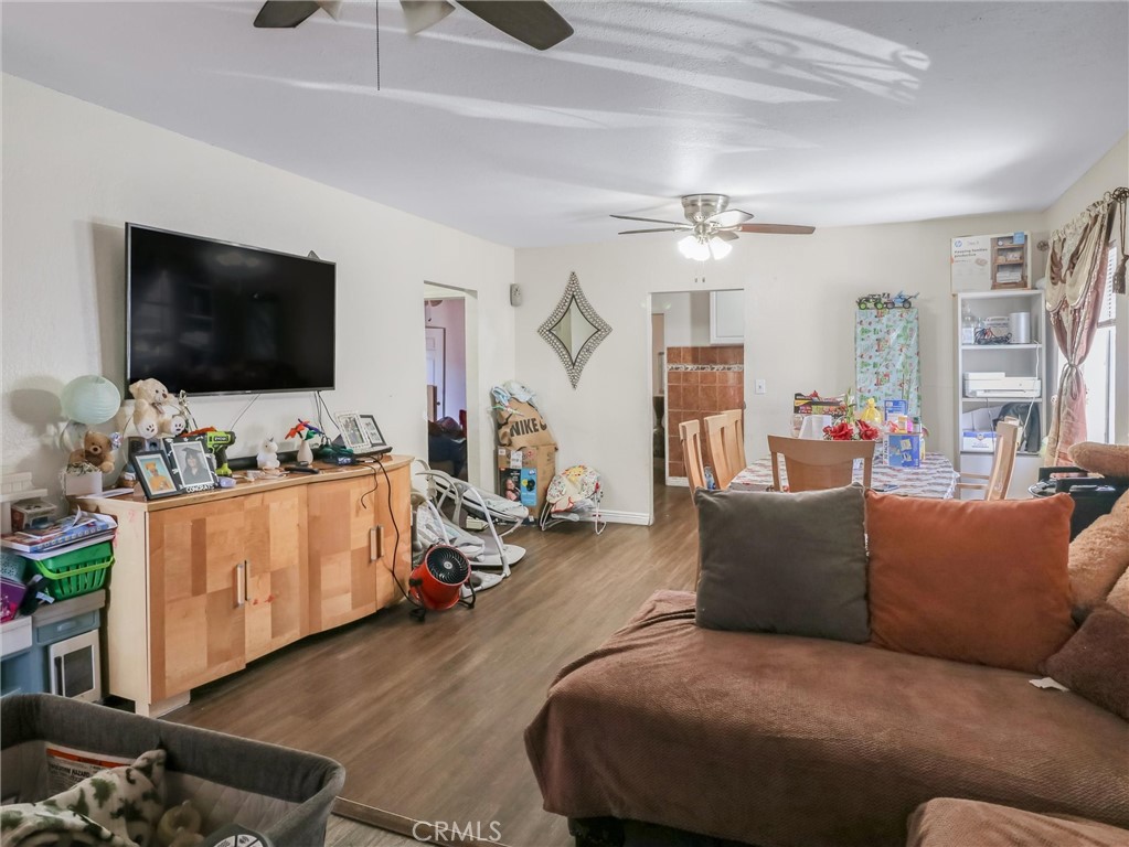 Los Angeles, California, 90003, United States, 5 Bedrooms Bedrooms, ,3 BathroomsBathrooms,Residential,For Sale,1935114