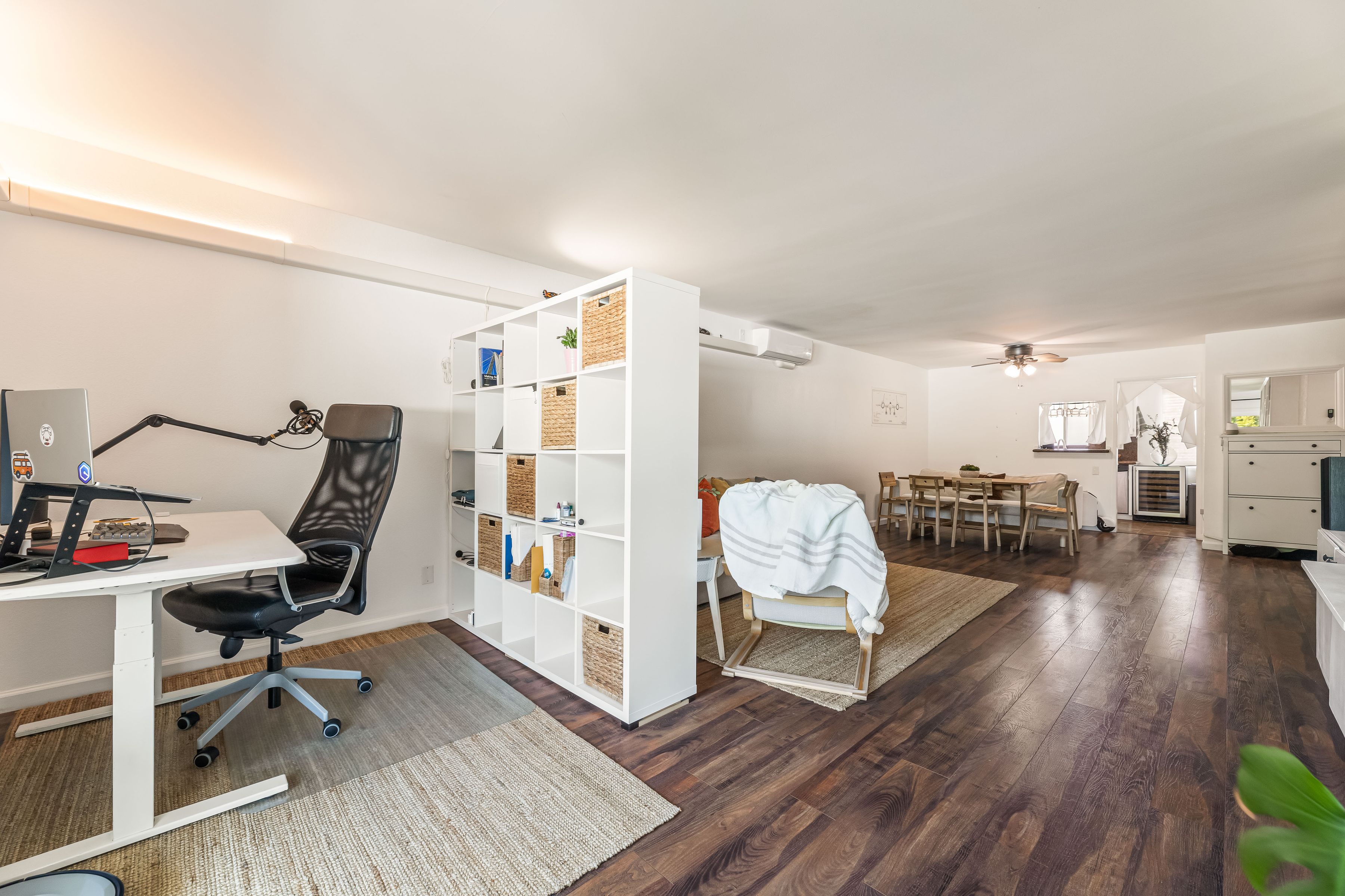  2320 S Bentley Ave - 物件實景