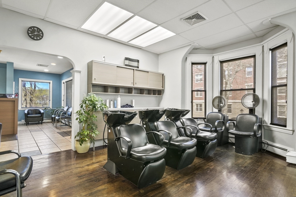 Waltham, Massachusetts, 02453, United States, 10 Bedrooms Bedrooms, ,5 BathroomsBathrooms,Residential,For Sale,1986333