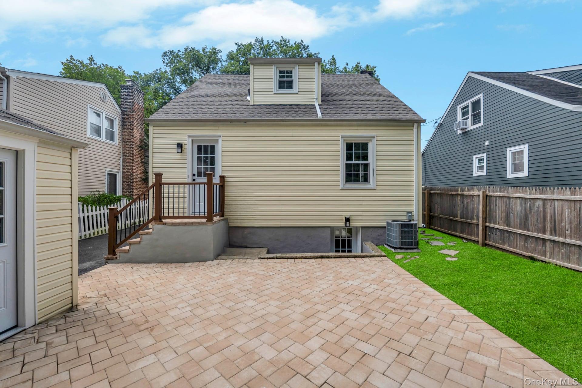 Port Washington, New York, 11050, United States, 3 Bedrooms Bedrooms, ,2 BathroomsBathrooms,Residential,For Sale,1882705