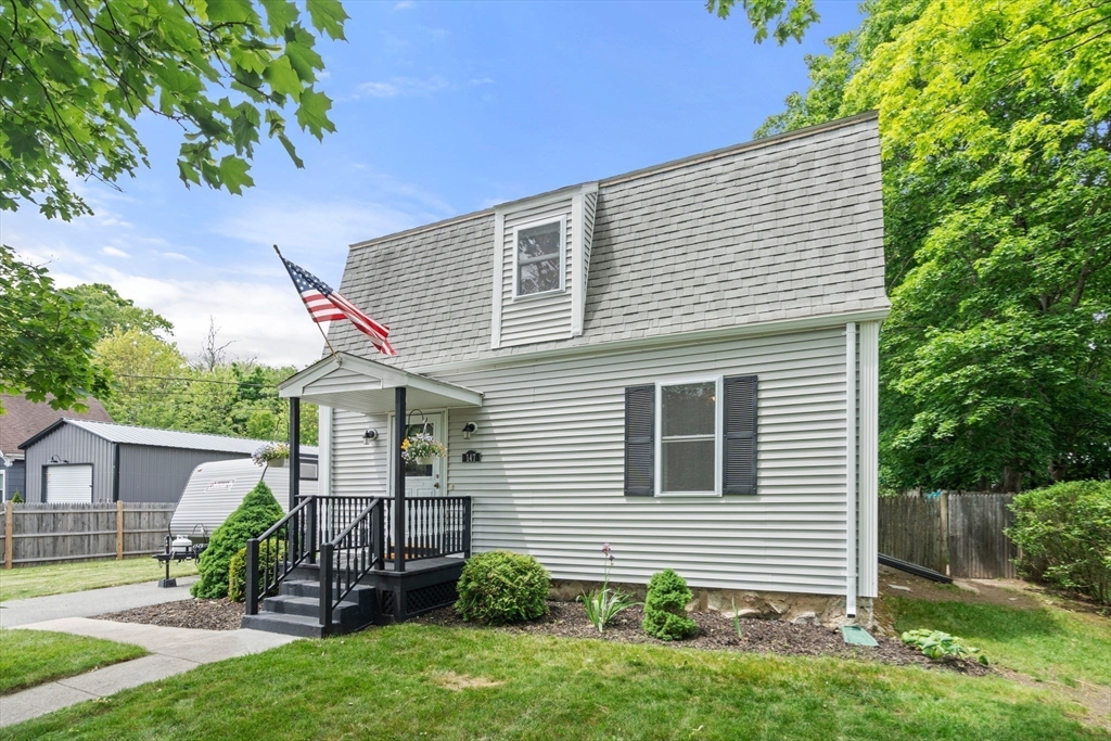 Abington, Massachusetts, 02351, United States, 3 Bedrooms Bedrooms, ,2 BathroomsBathrooms,Residential,For Sale,1907735