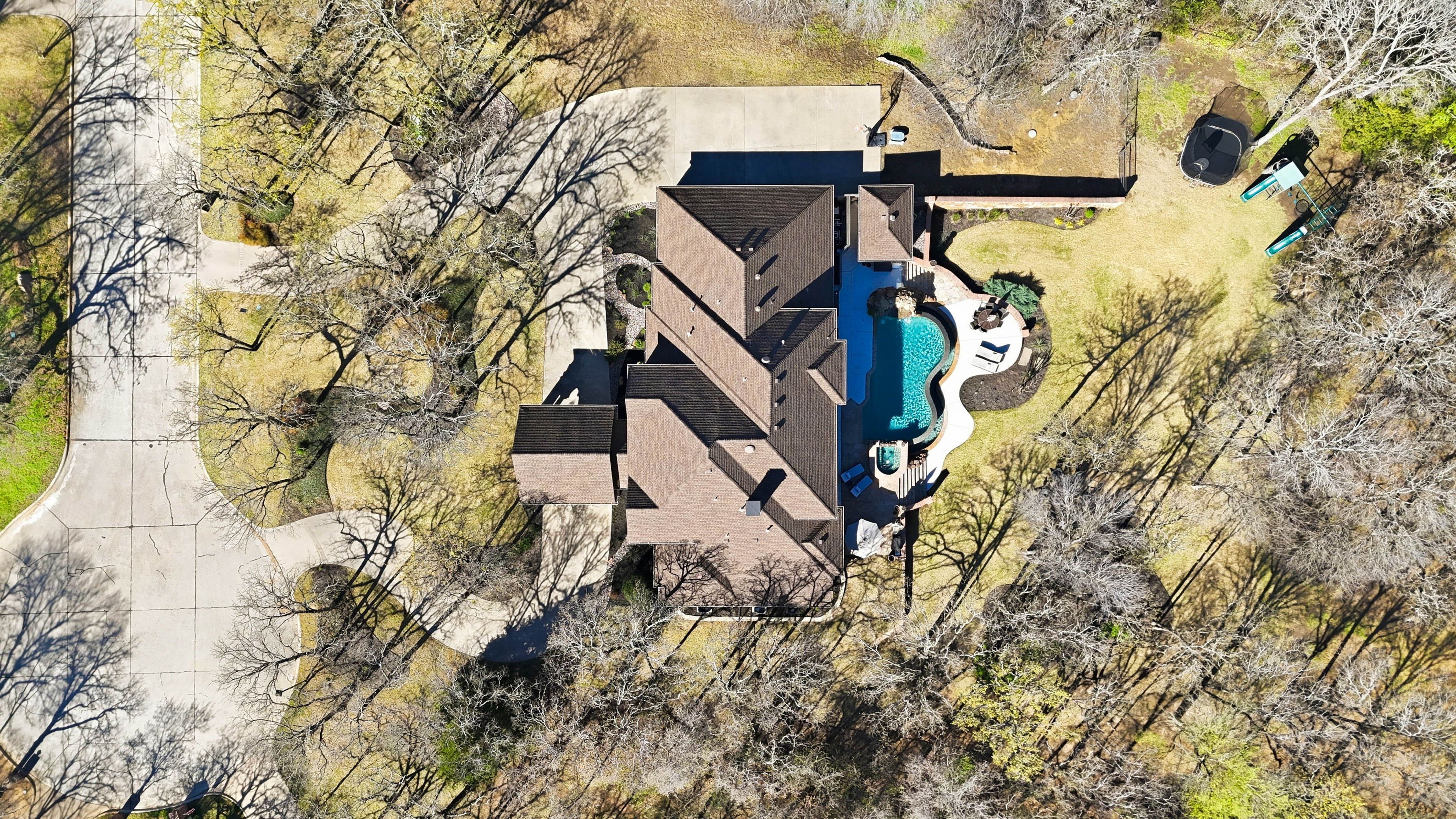  Resort-Style Estate Living on 1.9 Wooded Acres in Prestigious Shadow Wood Estate - 物件實景