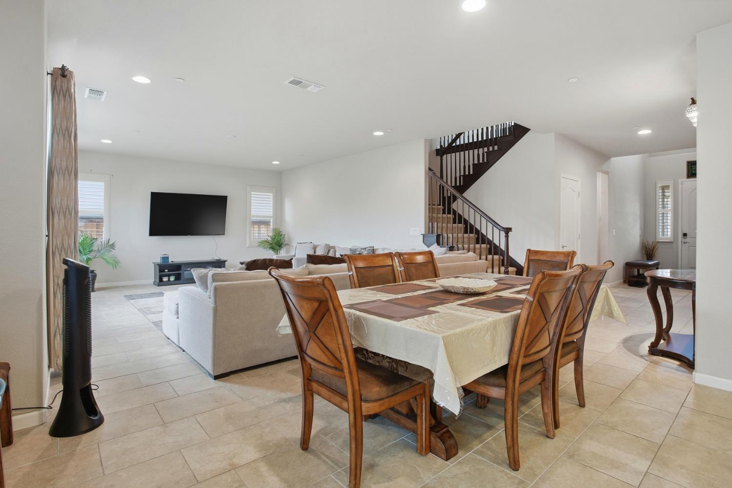 Elk Grove, California, 95757, United States, 4 Bedrooms Bedrooms, ,4 BathroomsBathrooms,Residential,For Sale,1999754