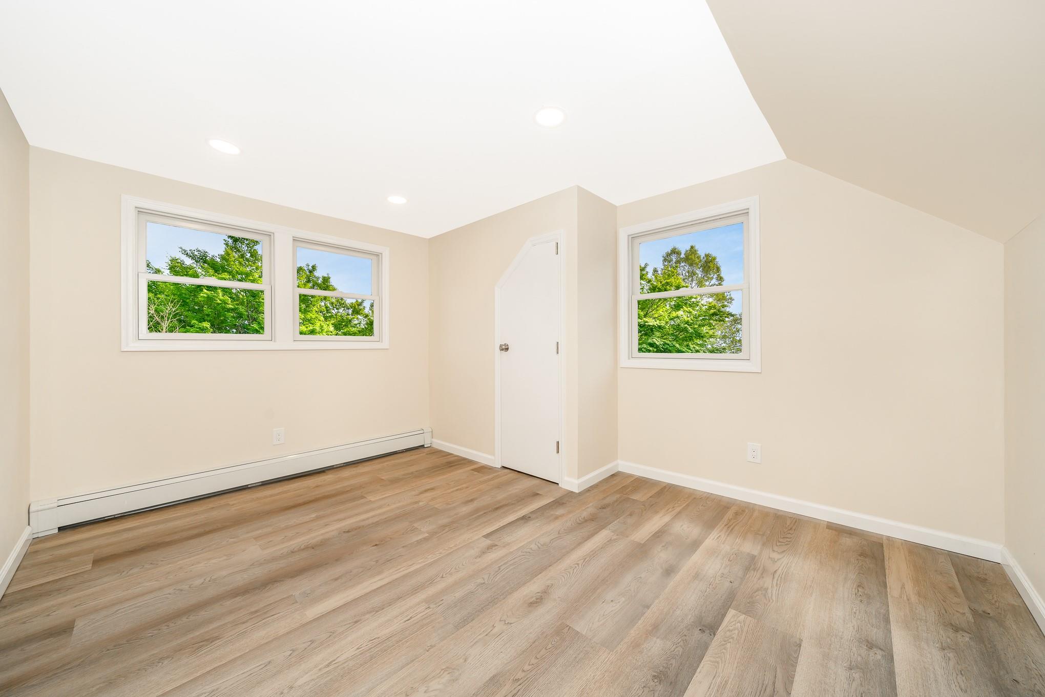 Lindenhurst, New York, 11757, United States, 4 Bedrooms Bedrooms, ,2 BathroomsBathrooms,Residential,For Sale,1899755