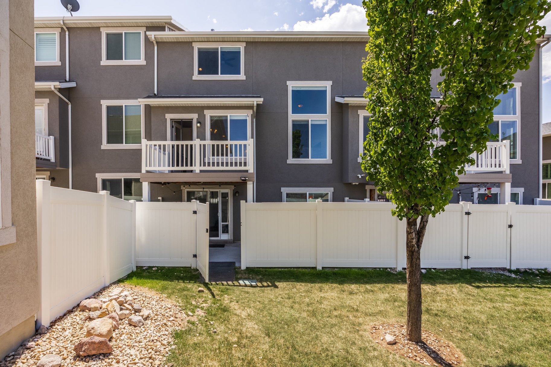  4 bed 3.5 Bath Herriman Townhome With Open Floor Plan & Playground Access - 物件實景