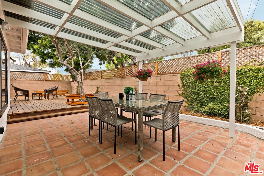 Los Angeles, California, 90064, United States, 3 Bedrooms Bedrooms, ,2 BathroomsBathrooms,Residential,For Sale,1777643
