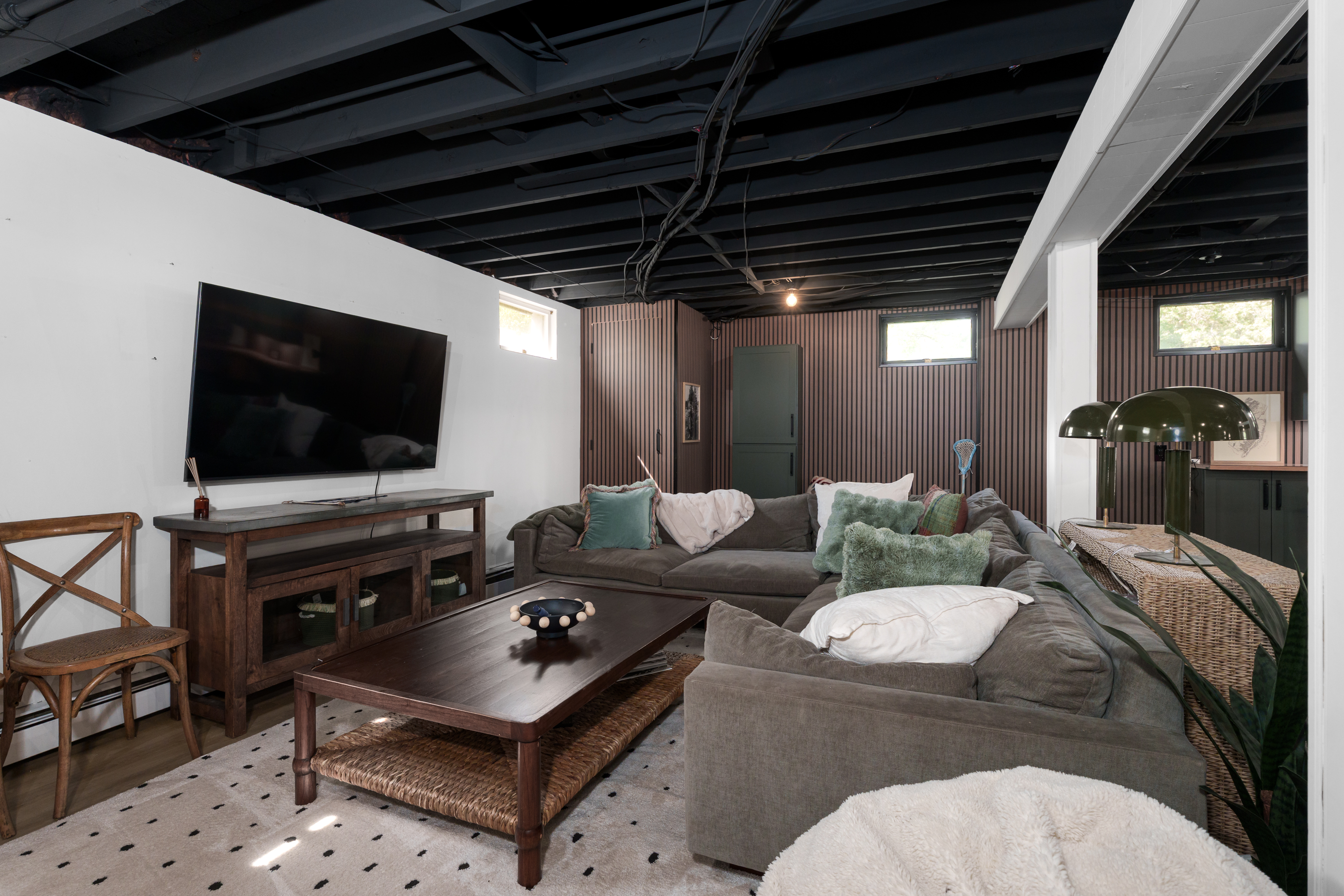  Turnkey Home Featuring Designer Kitchen, New Baths, and Resort-Style Yard - 物件實景