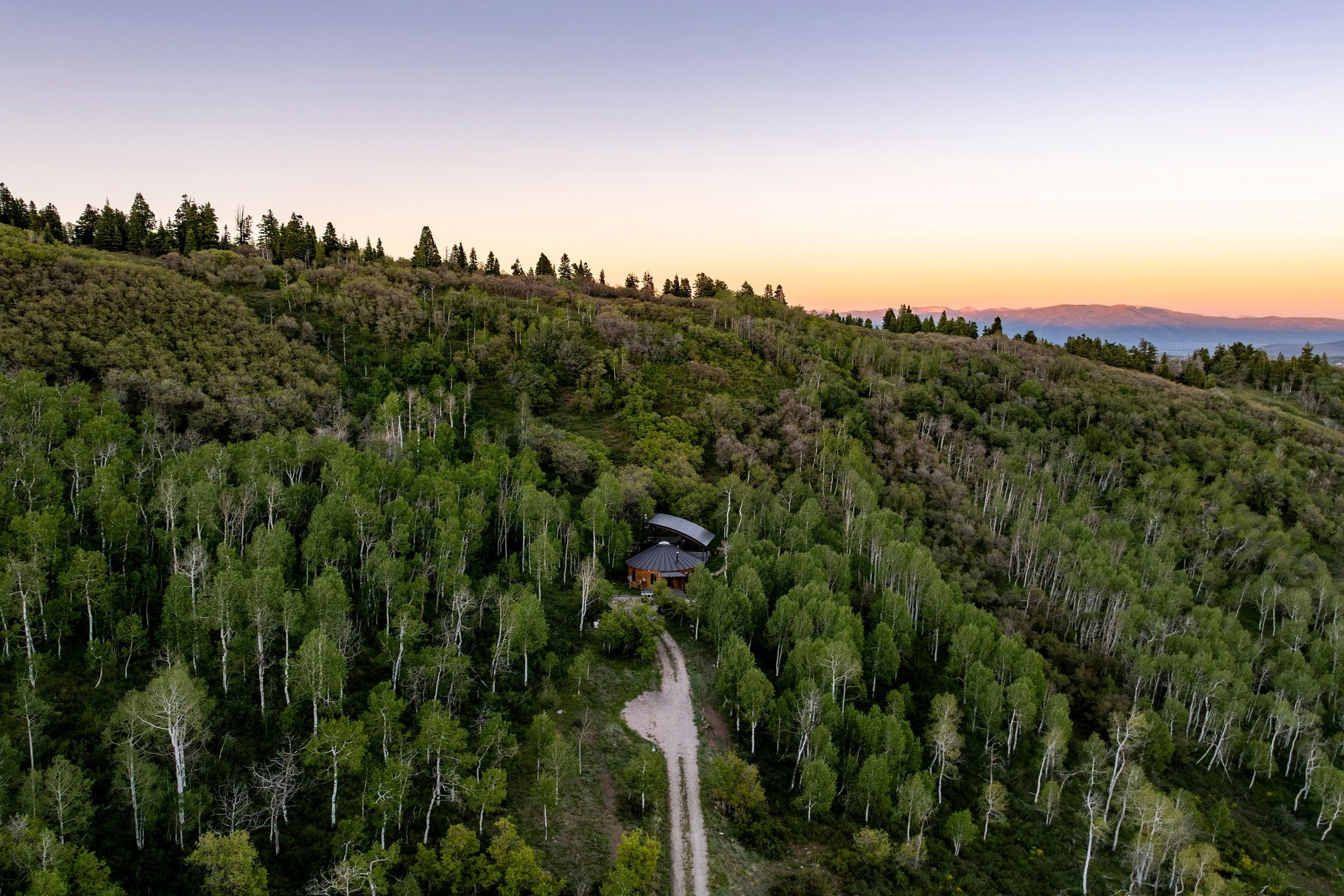  One of a Kind Mountain Retreat on Nearly 12 Acres with Panoramic Ski Resort View - 物件實景