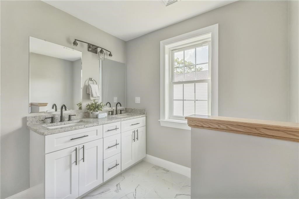 Smithfield, Rhode Island, 02917, United States, 3 Bedrooms Bedrooms, ,3 BathroomsBathrooms,Residential,For Sale,1998977