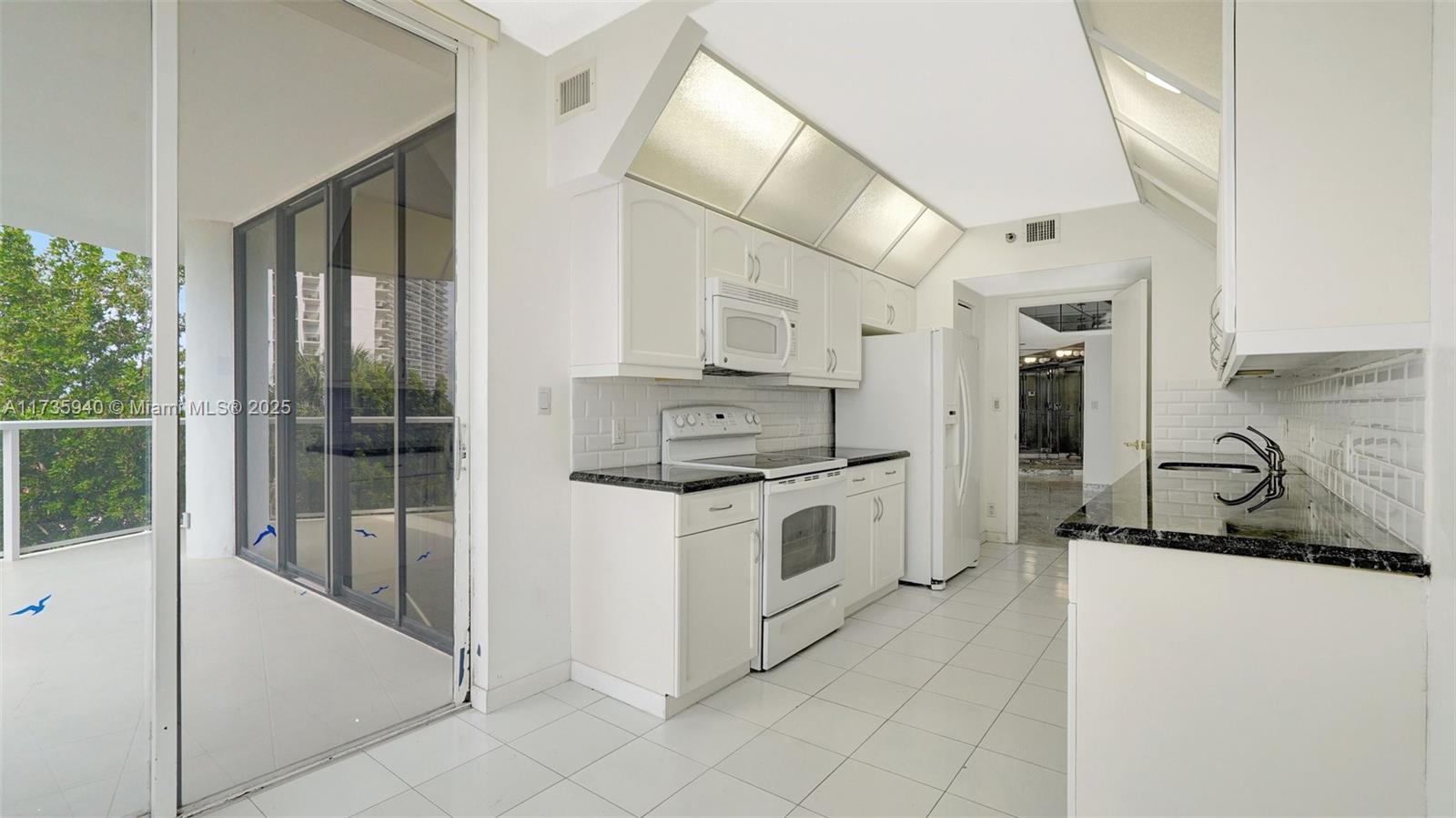 Aventura, Florida, 33180, United States, 3 Bedrooms Bedrooms, ,3 BathroomsBathrooms,Residential,For Sale,1696831