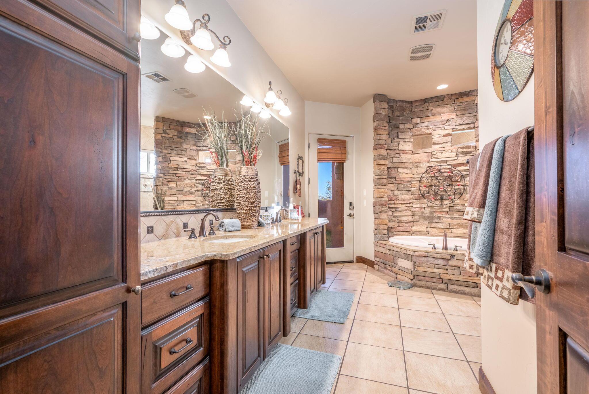 St George, Utah, 84770, United States, 4 Bedrooms Bedrooms, ,5 BathroomsBathrooms,Residential,For Sale,1976696