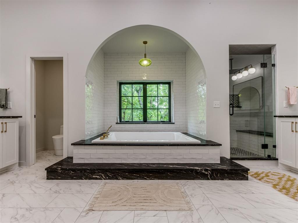 Oklahoma City, Oklahoma, 73131, United States, 4 Bedrooms Bedrooms, ,5 BathroomsBathrooms,Residential,For Sale,1919508