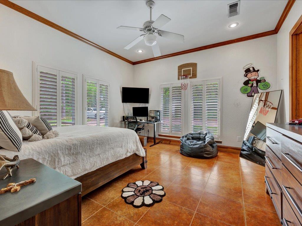 Lufkin, Texas, 75901, United States, 4 Bedrooms Bedrooms, ,5 BathroomsBathrooms,Residential,For Sale,1979665